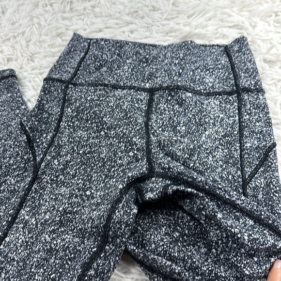 Lululemon In Movement Tight 25" *Everlux Diffuse Starlight Black - Picture 2 of 6